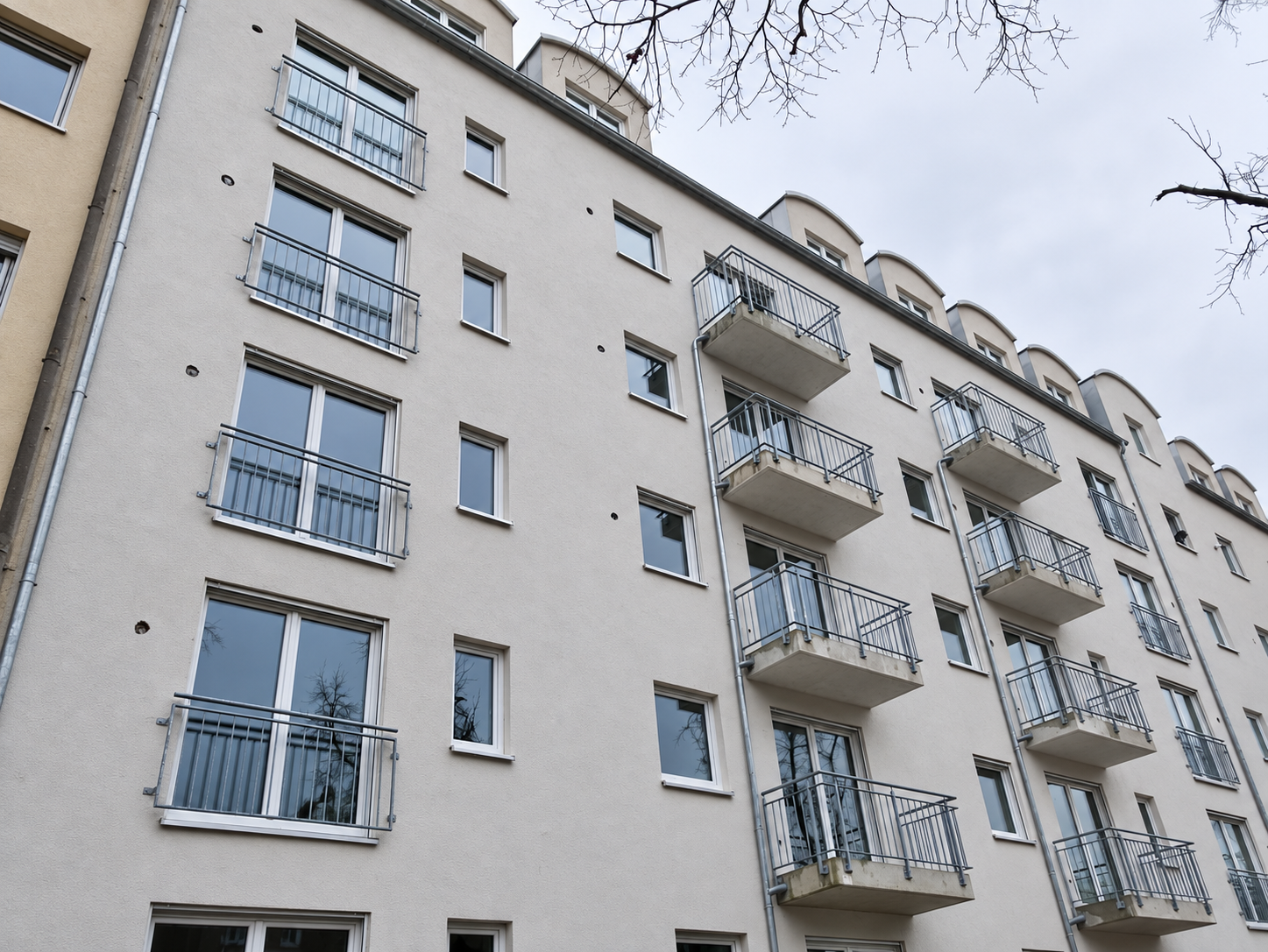 LAIMLife – Fassade mit Balkonen, Bauphase März 2017, KI-aufbereitet